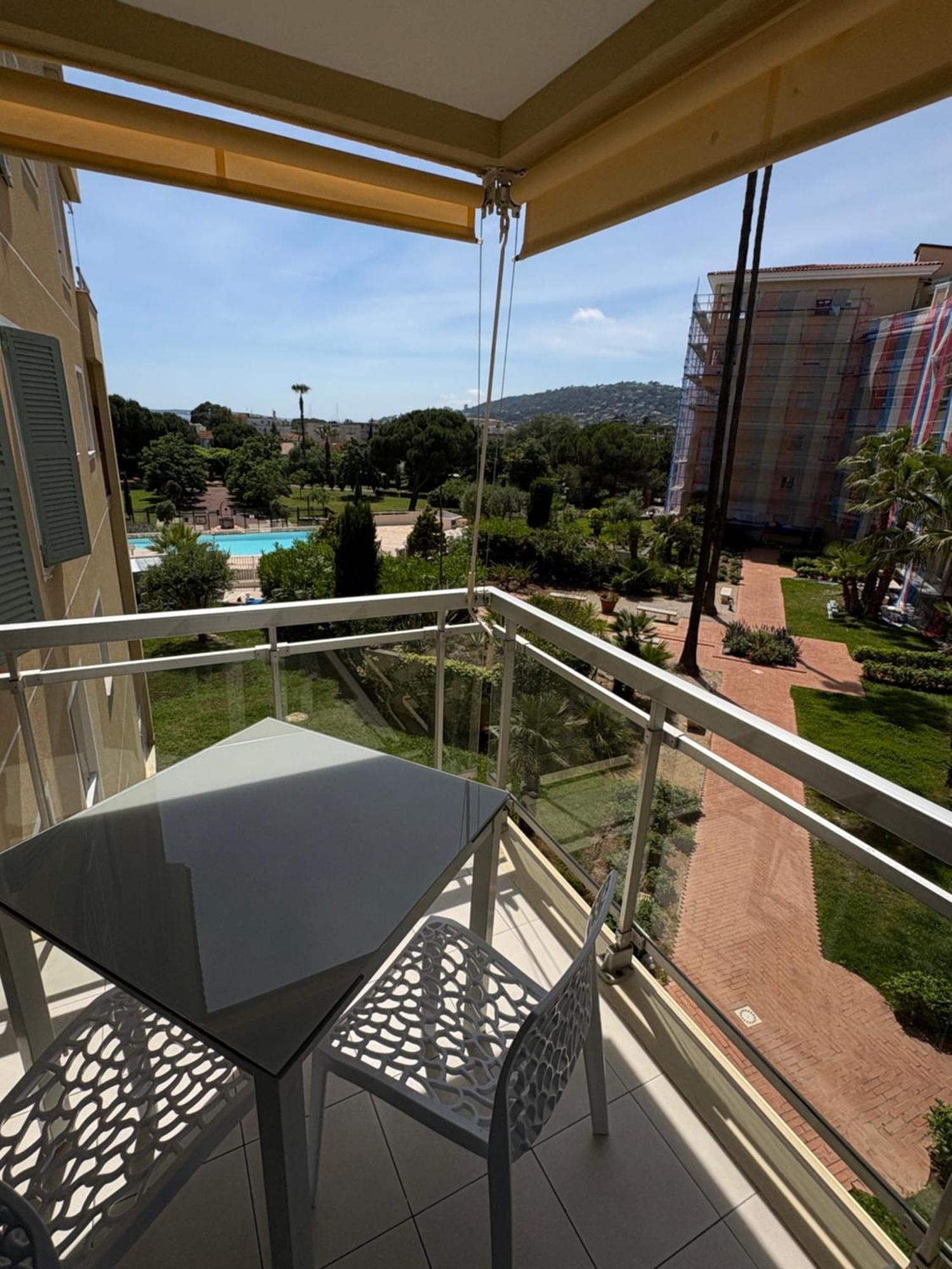 La Des Pins Apartment